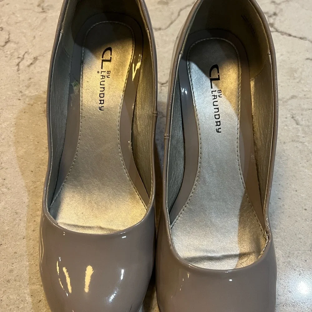 CL by Laundry Women's Glossy Gray Wedges